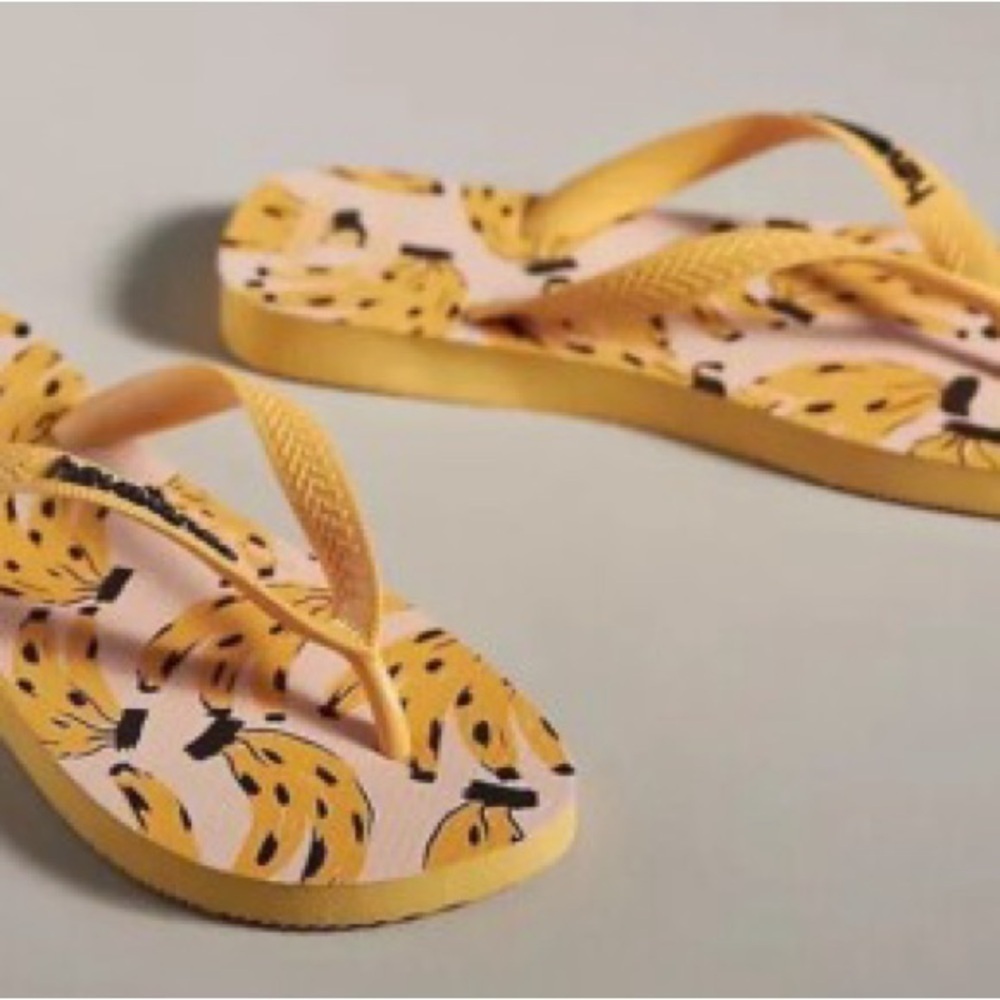 Farm Rio X Havaianas Size 6 Banana Print Flip Flops